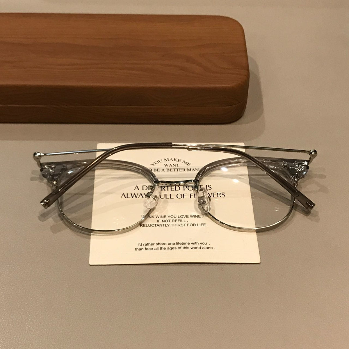 
Monturas de gafas retro tipo Browline con frente curvado, marrón té/dorado o gris transparente
