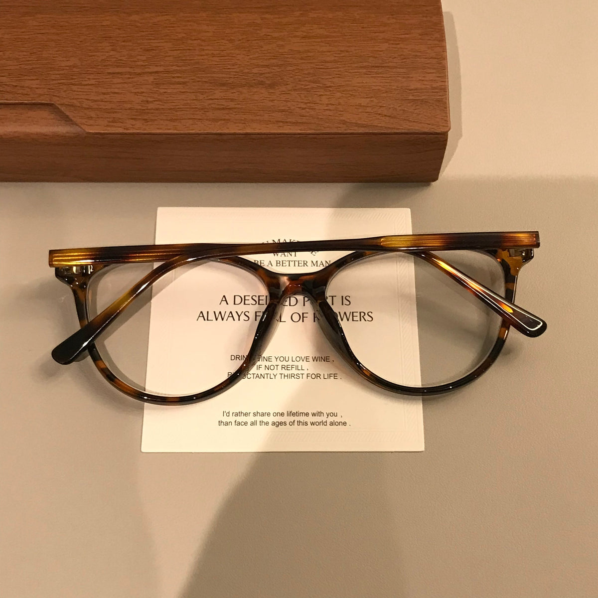 
Gafas de montura ojo de gato con esquinas elevadas, color ámbar marrón o negro