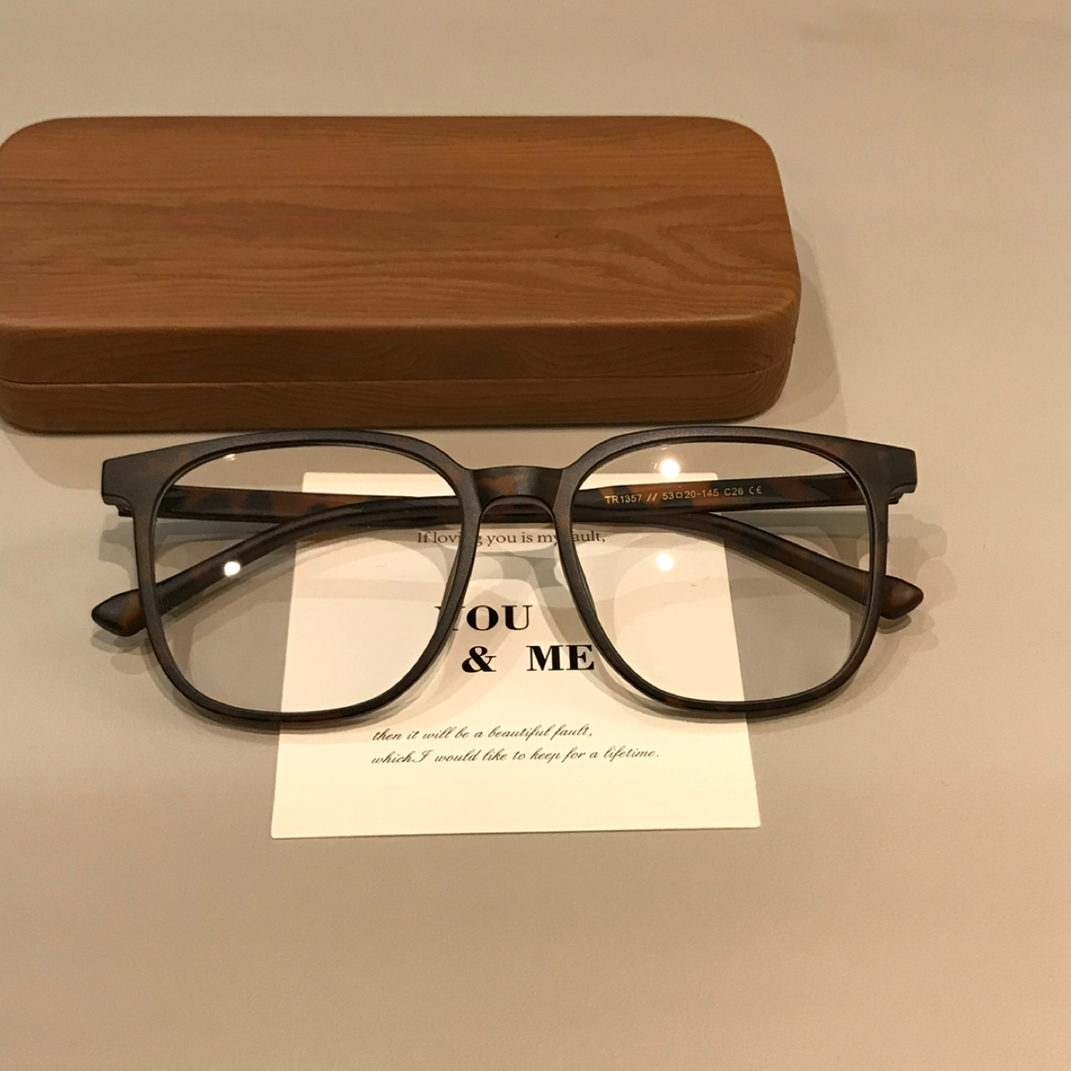 
Monturas de gafas geométricas cuadradas con esquinas angulares, acabados en negro o carey mate - Carey mate