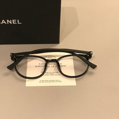 
Montura de gafas cuadrada y redondeada para mujer con perfil fino, negra - Imagen 5