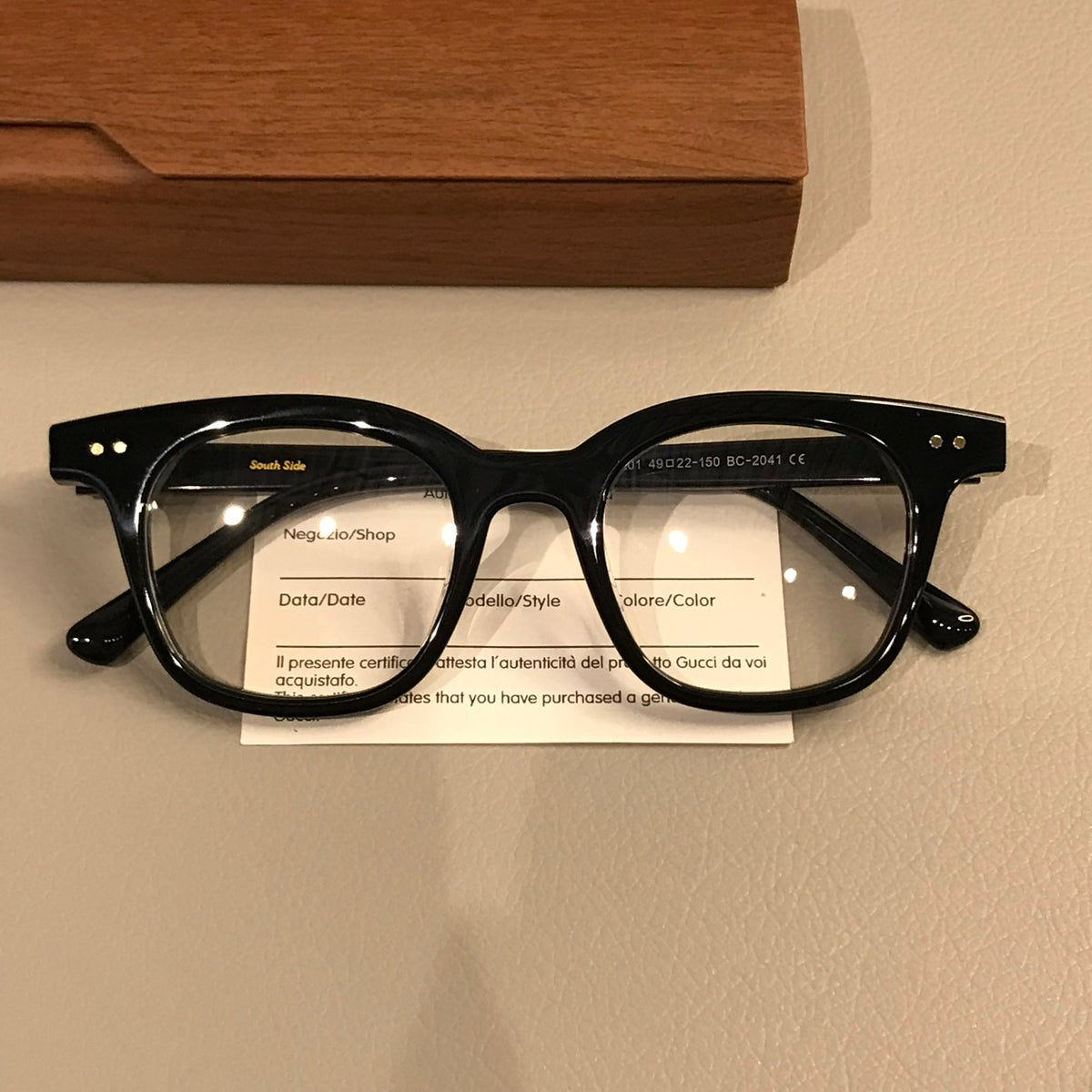 
Montura de gafas rectangular retro con remaches en las esquinas, carey