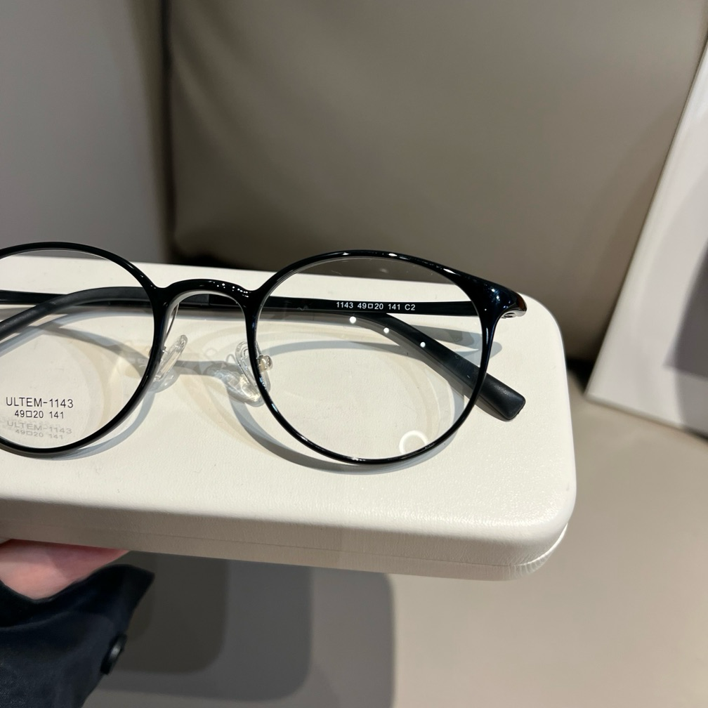 
Monturas de gafas redondas compactas con bordes finos, marrón castaño o negro