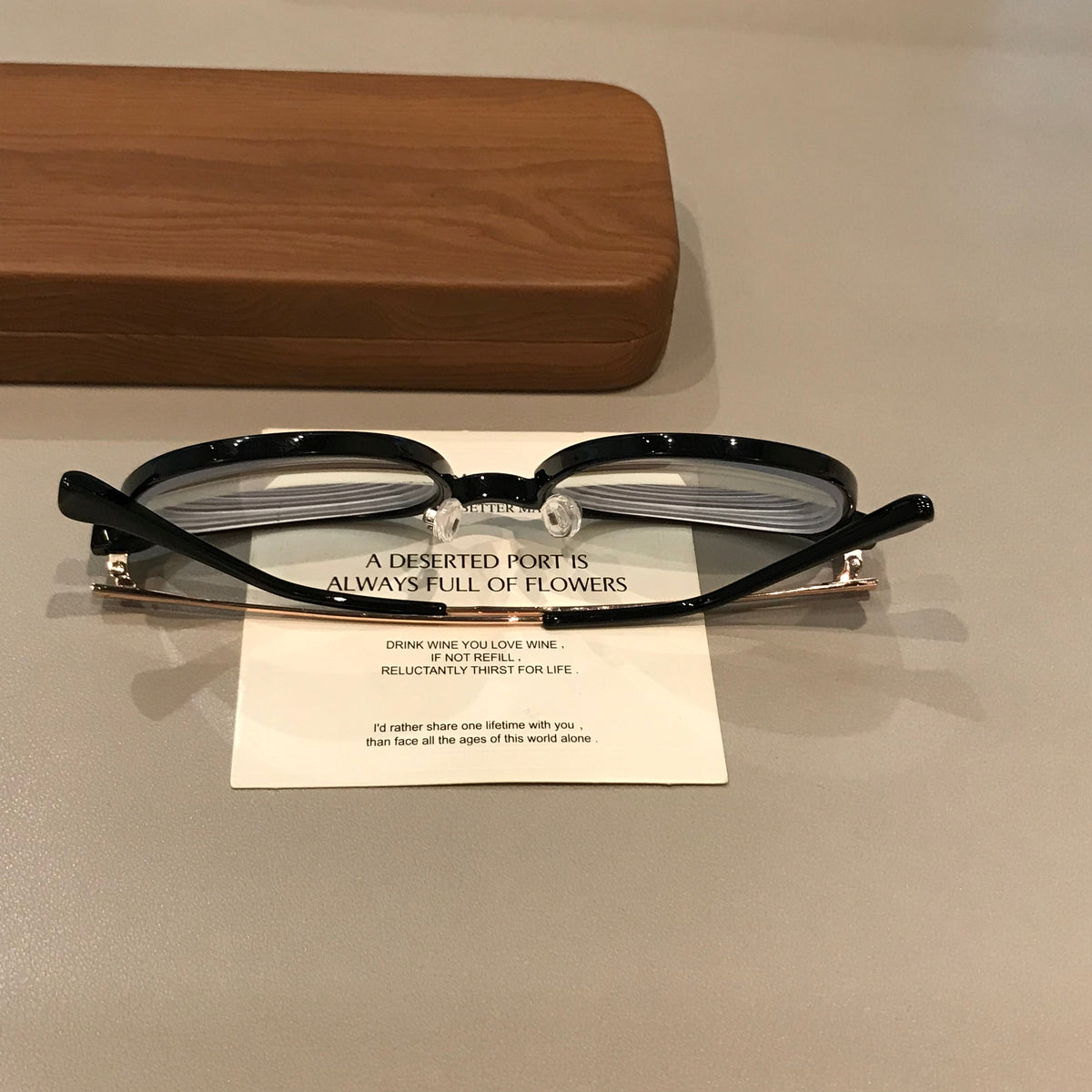 
Monturas de gafas TR90 con frente redondeado, negro, gris, marrón latte o negro/plata