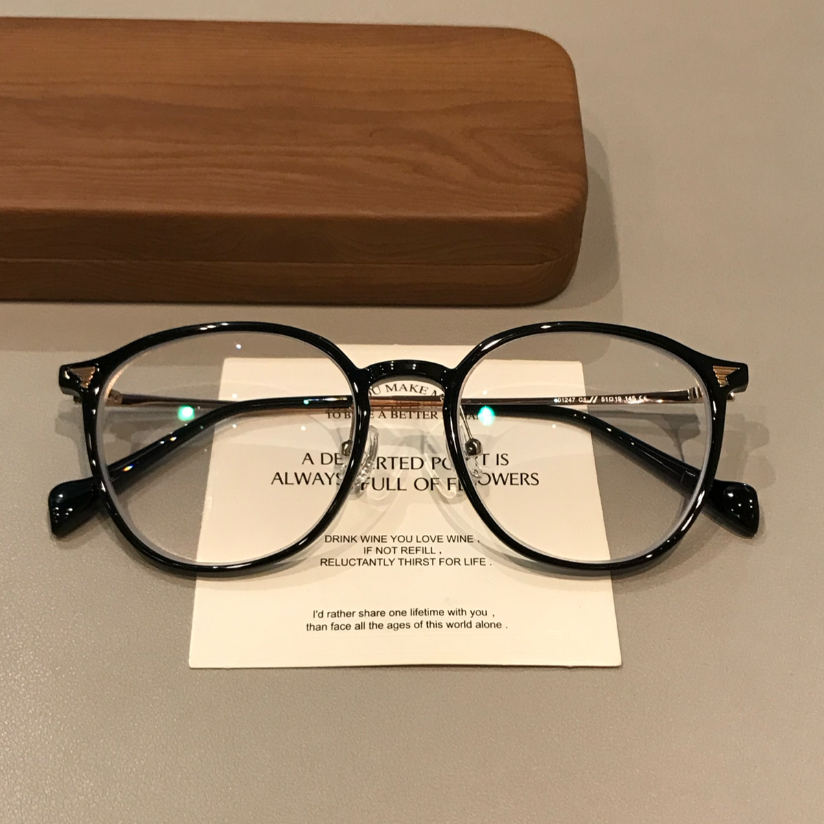 
Monturas de gafas TR90 con frente redondeado, negro, gris, marrón latte o negro/plata - Negro