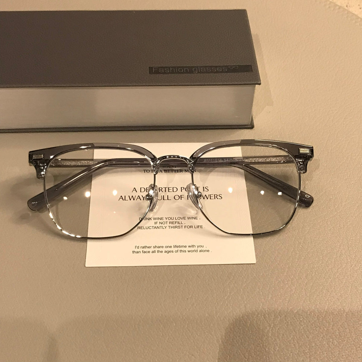 
Monturas de gafas retro estilo Browline con remaches en las esquinas, carey/dorado, negro o gris transparente