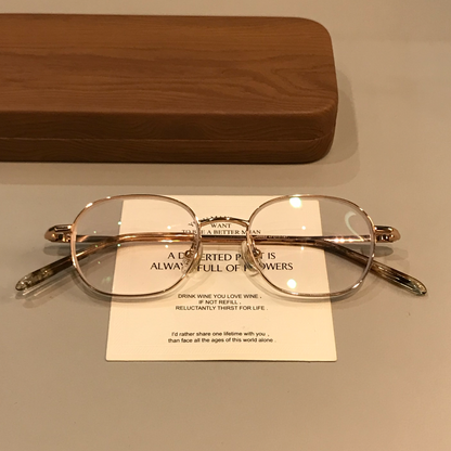 
Montura de gafas estilo alambre rectangular redondeada, tono dorado