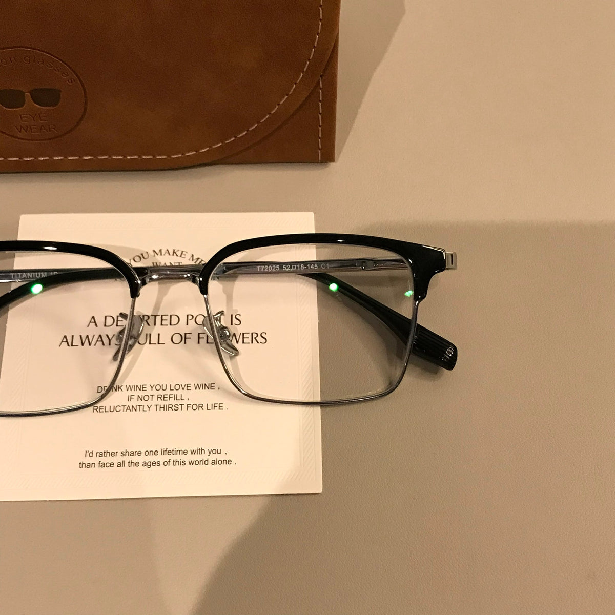 
Montura  de gafas rectangular estilo browline para hombre con aros inferiores delgados, negro/plateado - Imagen 4