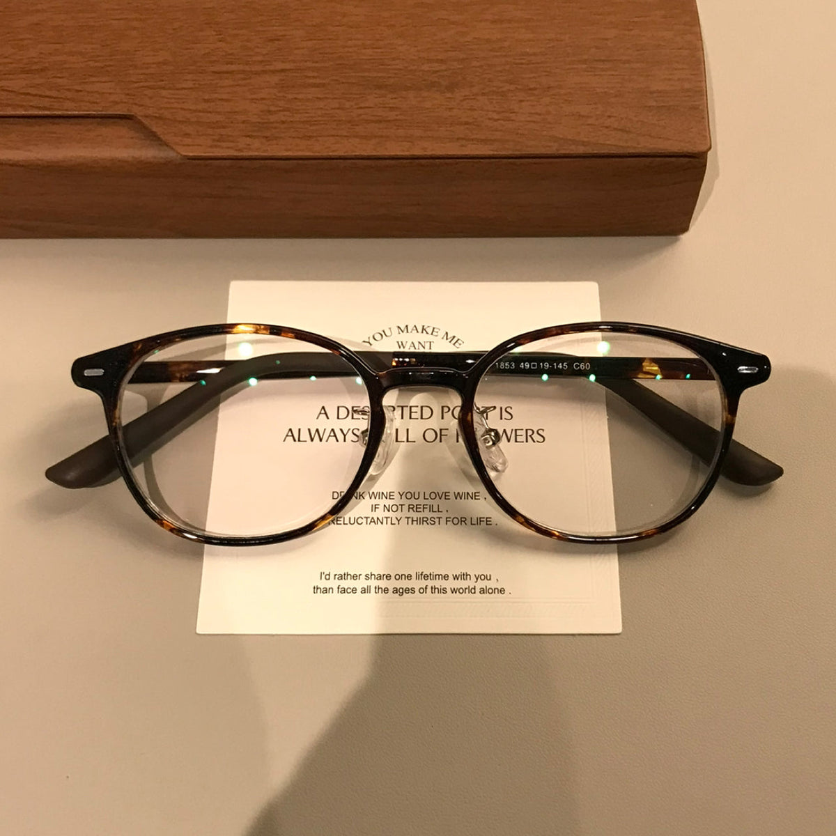 
Monturas de gafas retro compactas con frente cuadrado redondeado, en carey o negro - Carey