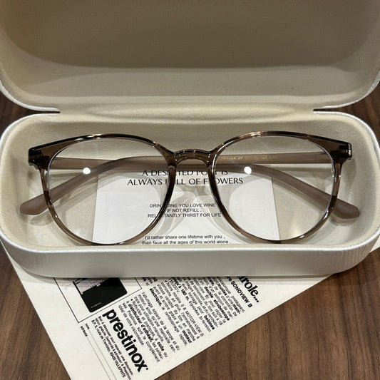Monturas de gafas cuadradas anchas con bordes suavemente redondeados, cuatro colores