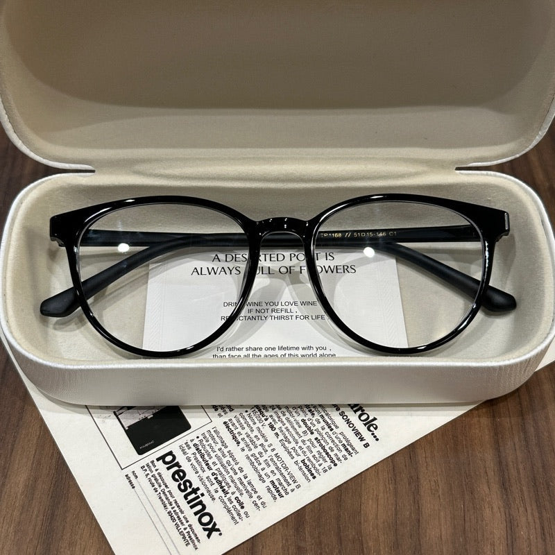
Monturas de gafas cuadradas anchas con bordes suavemente redondeados, cuatro colores