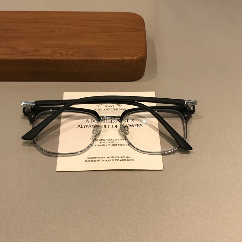 
Montura de gafas rectangular estilo browline para hombre con acabado mate, negro