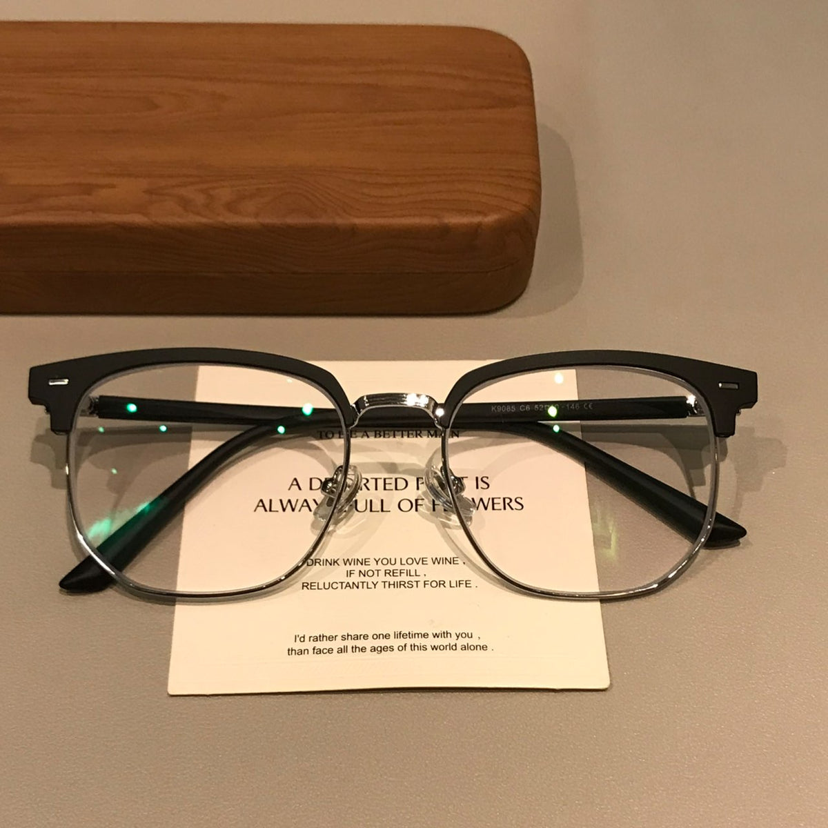 
Montura de gafas rectangular estilo browline para hombre con acabado mate, negro
