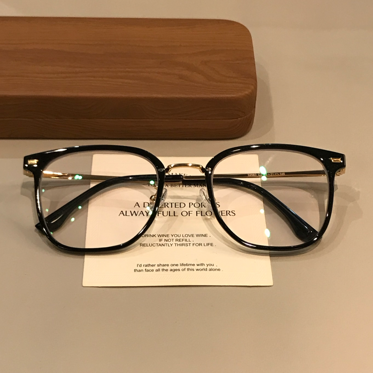 
Monturas de gafas rectangulares anchas para hombre con remaches en las esquinas, negras - Imagen 2